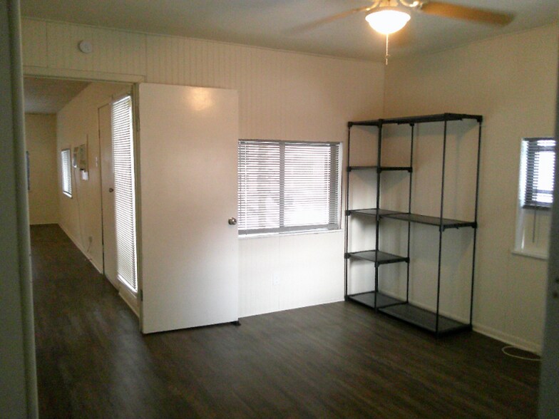 Building Photo - 801 4th St