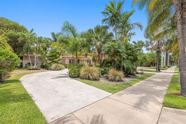 Building Photo - 564 Golden Beach Dr