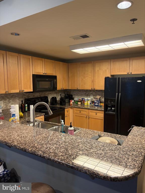 Building Photo - 777 7th St NW