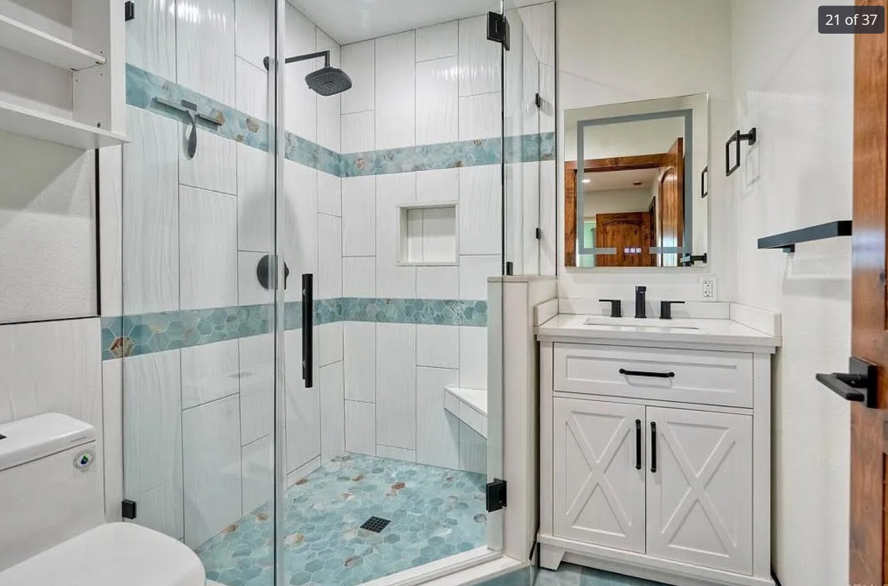 Bedroom 2 full bath with shower bench - 14787 Caminito Orense Oeste