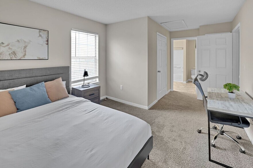 Building Photo - 2805 Wildwood Crossings Dr