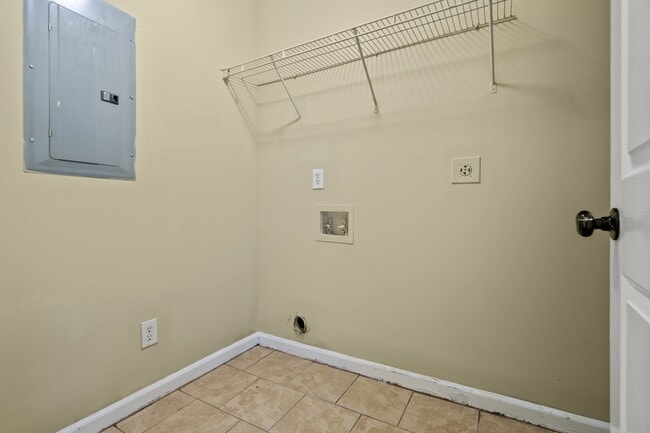 Building Photo - 535 3rd Loop Rd