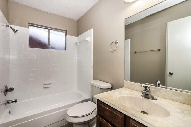 Building Photo - 14871 Shottery Dr
