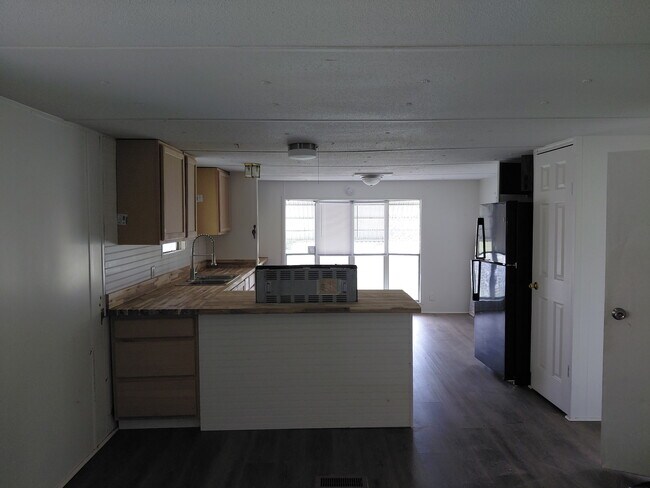 Building Photo - 202 Monroe Ave