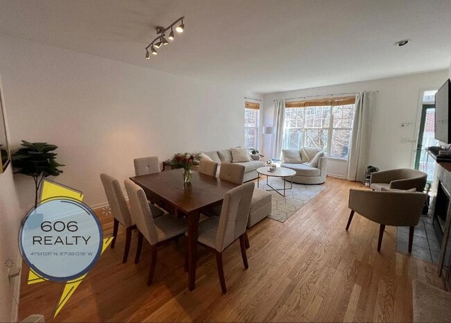 Building Photo - Beautiful, Single Family Townhome, Great L...