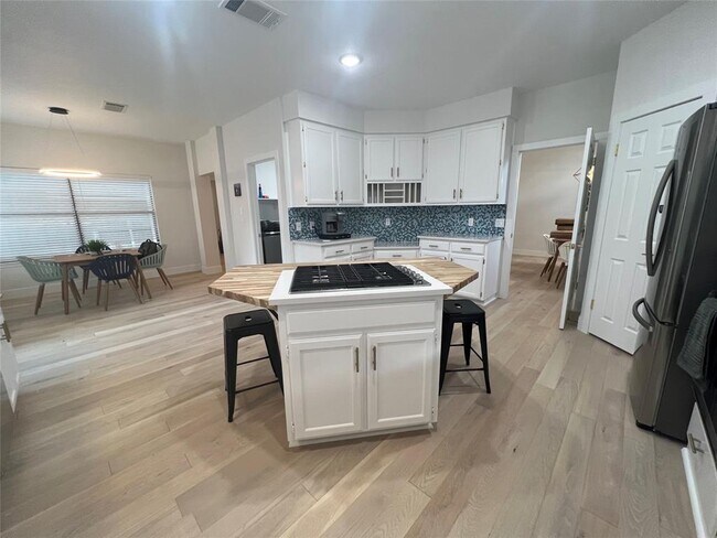 Building Photo - 3914 Latimer Dr