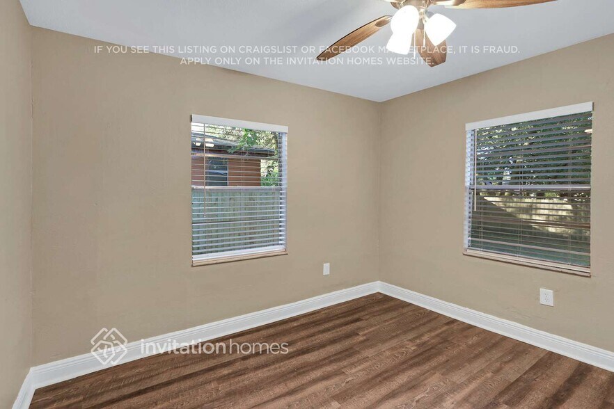 Building Photo - 8718 N Mandarine Pl