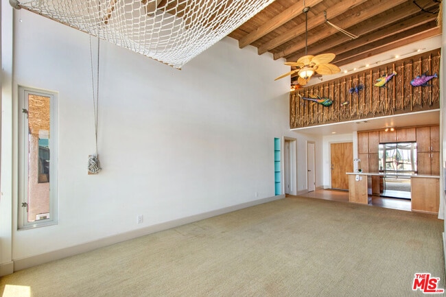 Building Photo - 2221 Ocean Ave