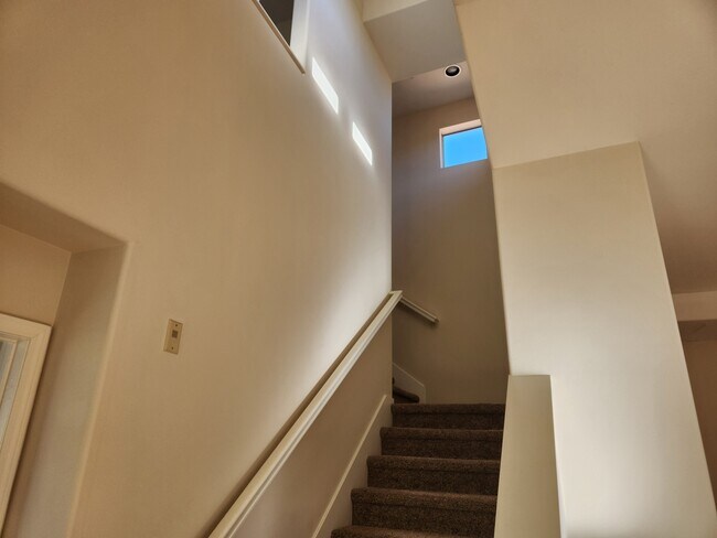 Building Photo - 2651 Dunstan Dr