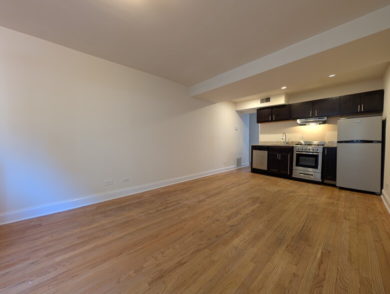 Building Photo - 4036 N Ashland Ave