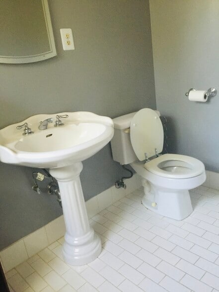 Building Photo - 7342 Ponce Ave