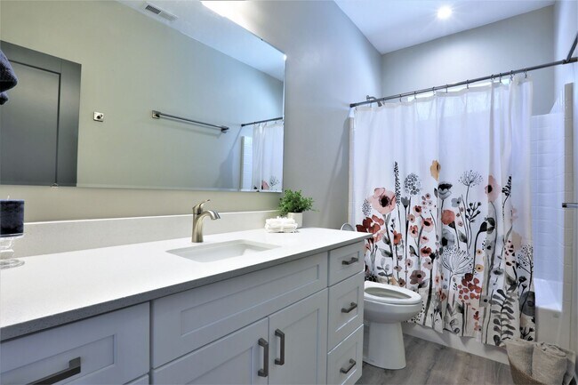 Building Photo - Like New 3BD/2.5BA with 2 Car Garage- $100...