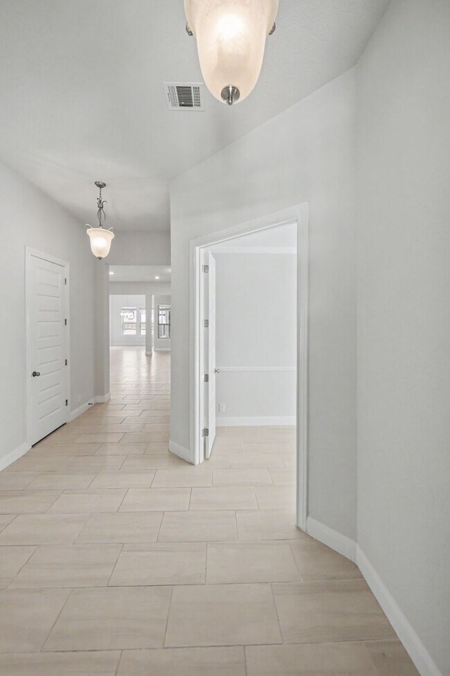 Building Photo - Stunning 4BR Home with 3-Car Garage in Turning Stone - Realtor Commission: $750