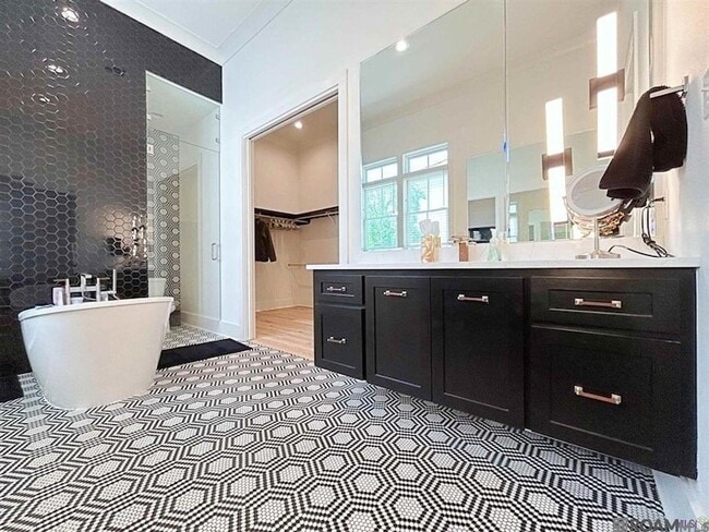 Building Photo - 3118 Pointe-Marie Dr