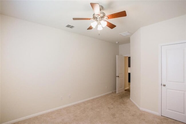 Building Photo - 242 Mossycup Dr