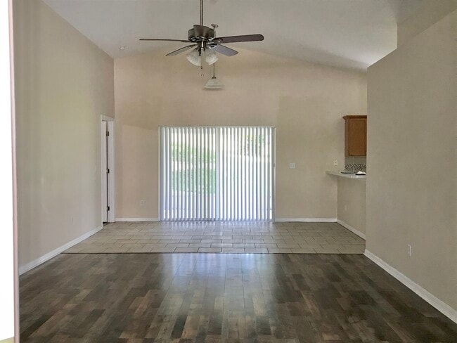 Building Photo - 989 Scenic View Cir