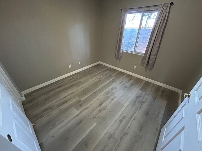 Building Photo - COMPLETED REMODELED 3 BEDROOM, SINGLE STORY UNIT!!!