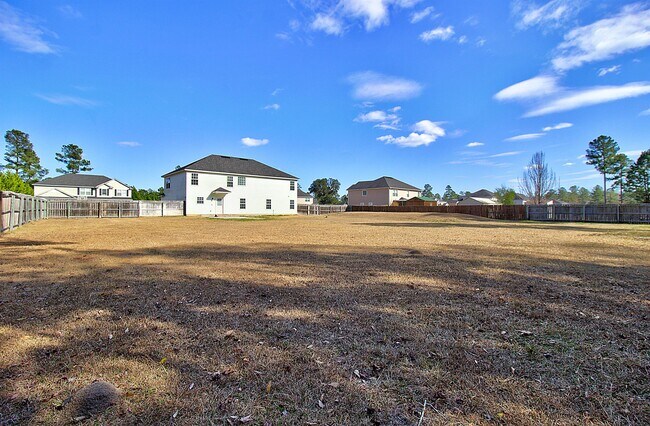 Building Photo - 41 E Clay St