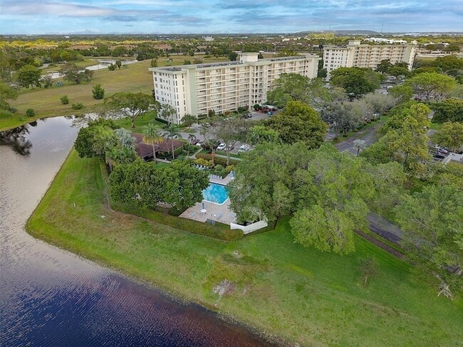 Building Photo - 3080 N Course Dr