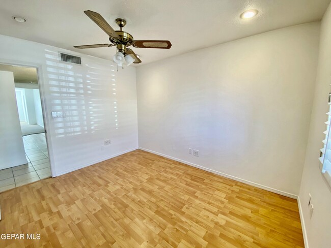 Building Photo - 1305 Vista De Oro Dr