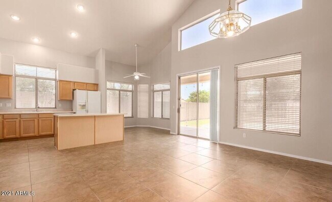 Building Photo - 2751 E San Tan St