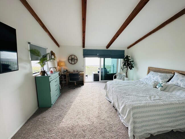 Building Photo - 12274 1st St W