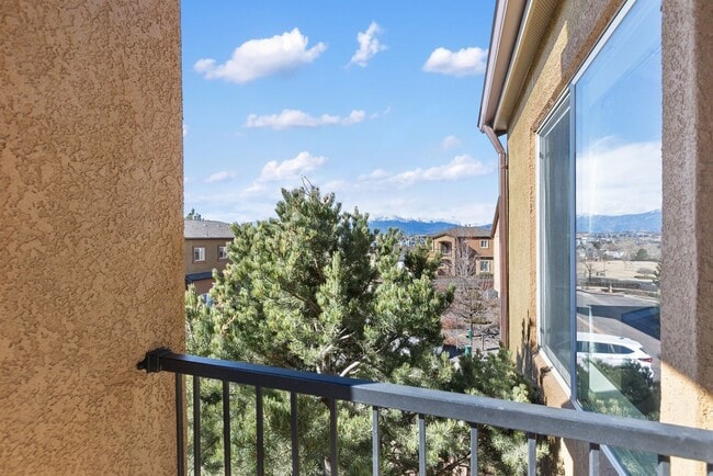 Building Photo - Immaculate 2 Bed 2 Bath Condo with Pikes Peak Views in D49!!!