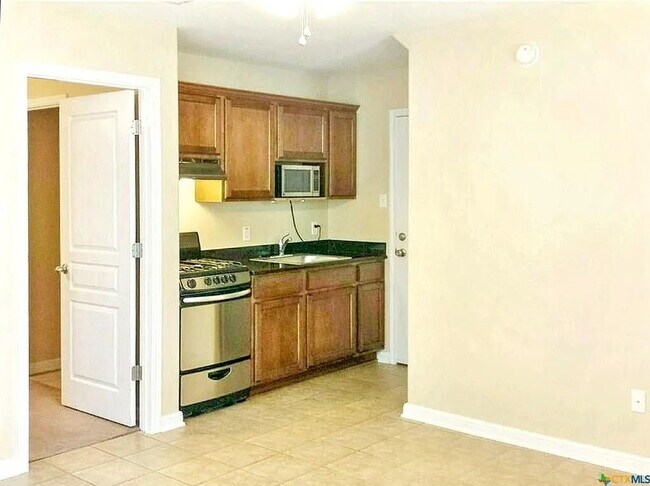 Building Photo - 112 Rush Haven