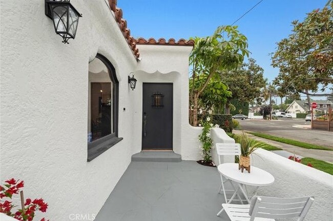 Building Photo - 230 Orizaba Ave