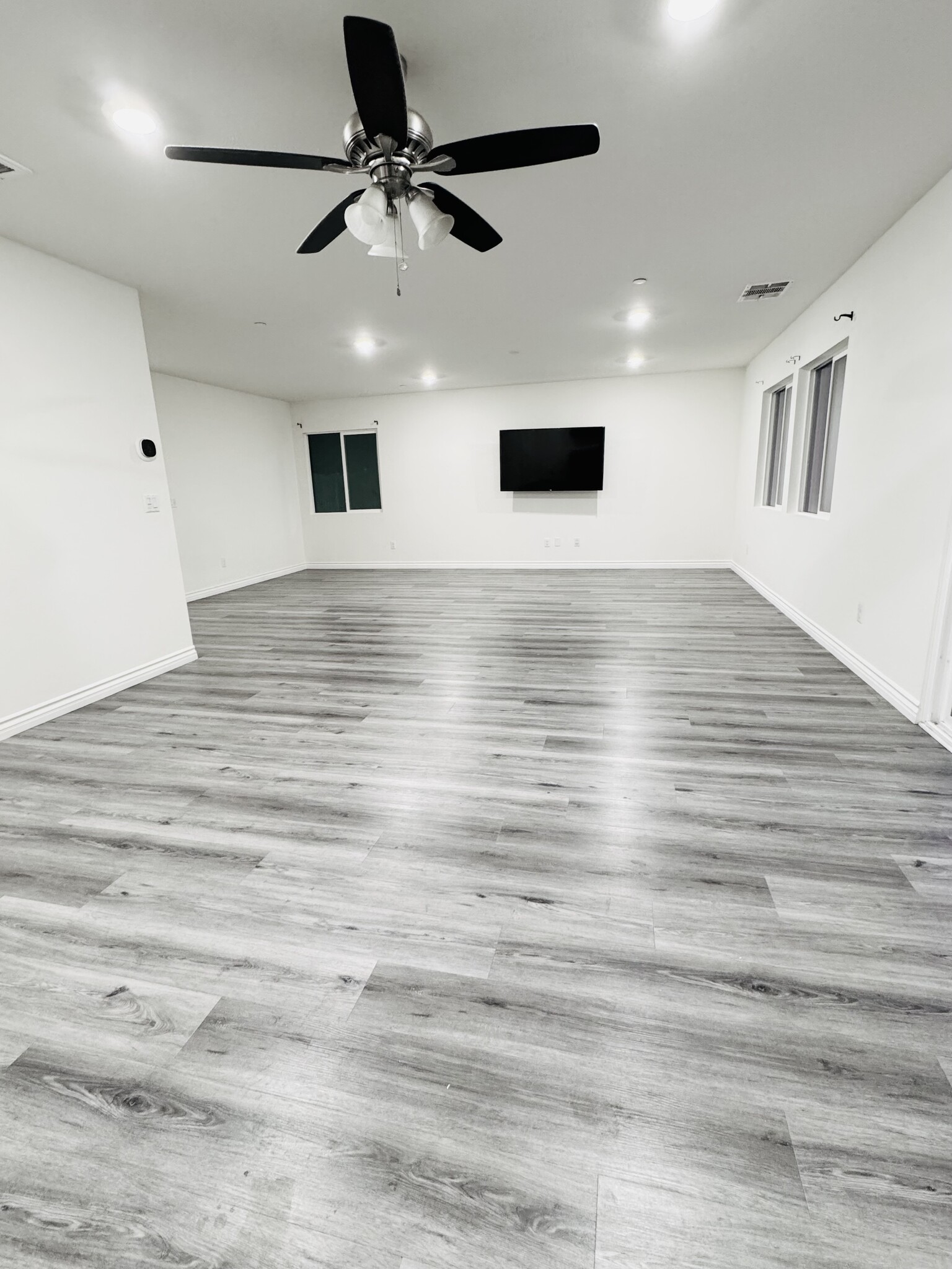Building Photo - 1225 Corte del Sol