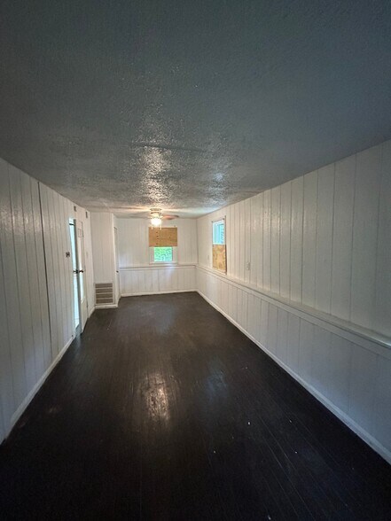 Building Photo - 222 Manning Ave