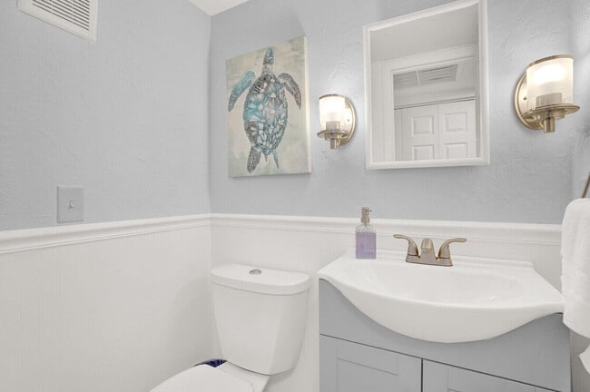 Building Photo - 1016 Cambridge A