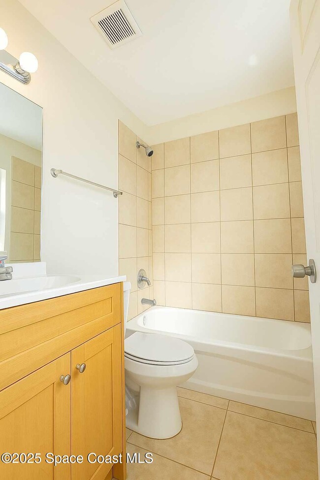 Building Photo - 819 Angela Ave