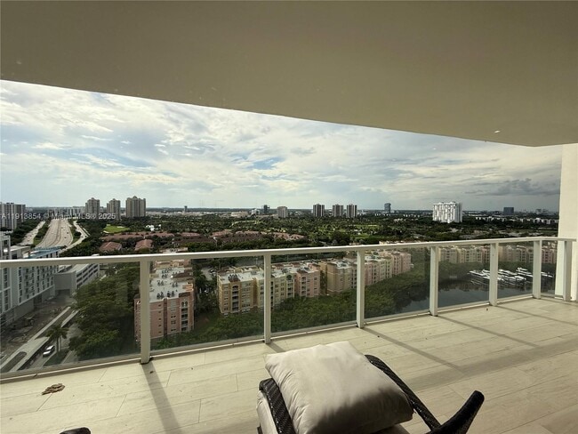 Building Photo - 19500 Turnberry Way