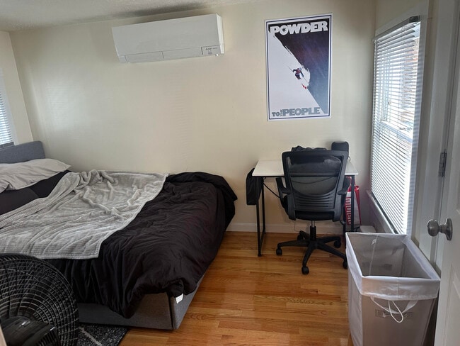 Building Photo - 525 E 3rd St