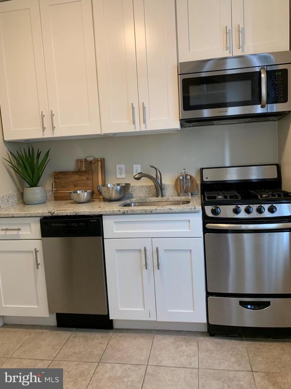 Building Photo - 135 S 19th St