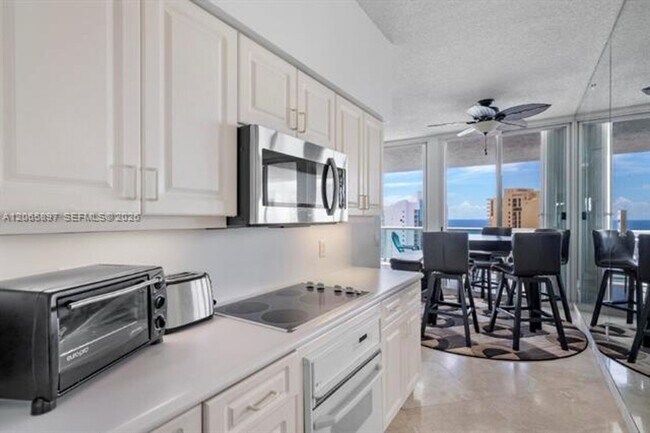 Building Photo - 16400 Collins Ave