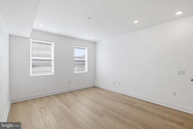 Building Photo - 2310 N Sydenham St