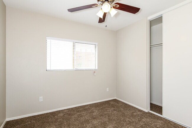 Building Photo - 11815 W Columbine Dr