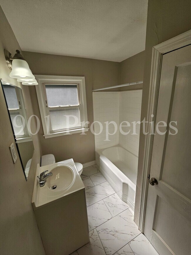 Building Photo - 135 Plainview St