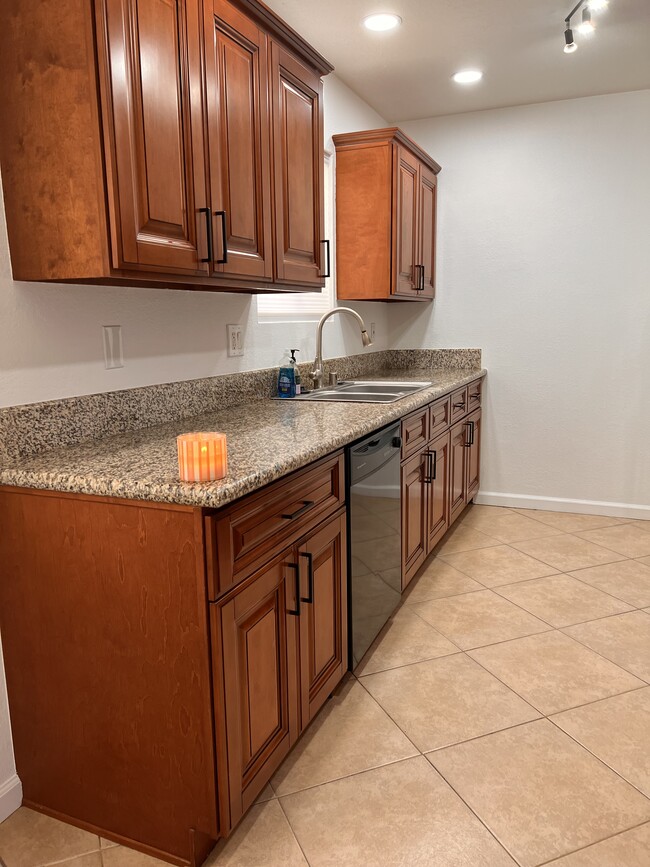 Building Photo - 22724 Figueroa St