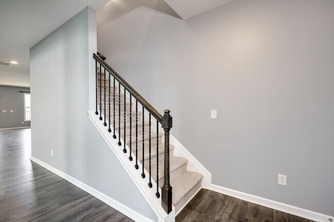 Building Photo - Beautiful 5 Bedroom Home For Rent