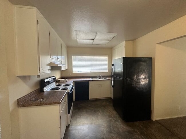 Building Photo - 3 bedroom  2 bath for rent