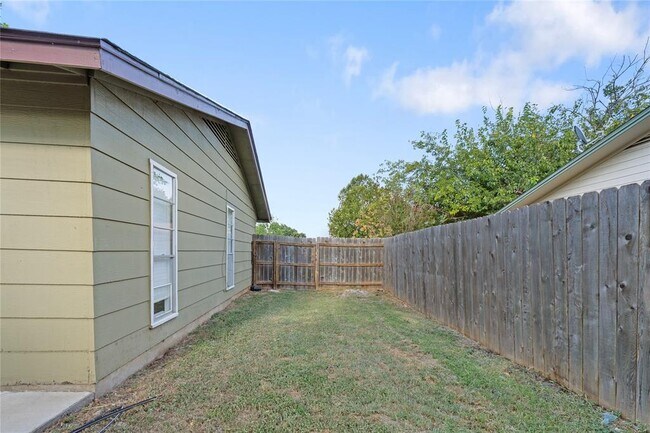 Building Photo - 3020 Great Valley Dr