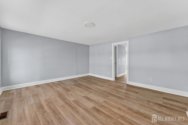 Building Photo - 11 N Willow St