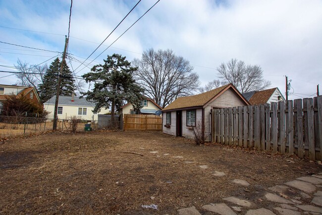Building Photo - Cute 1 Bedroom / 1 Bath Home with Fenced i...