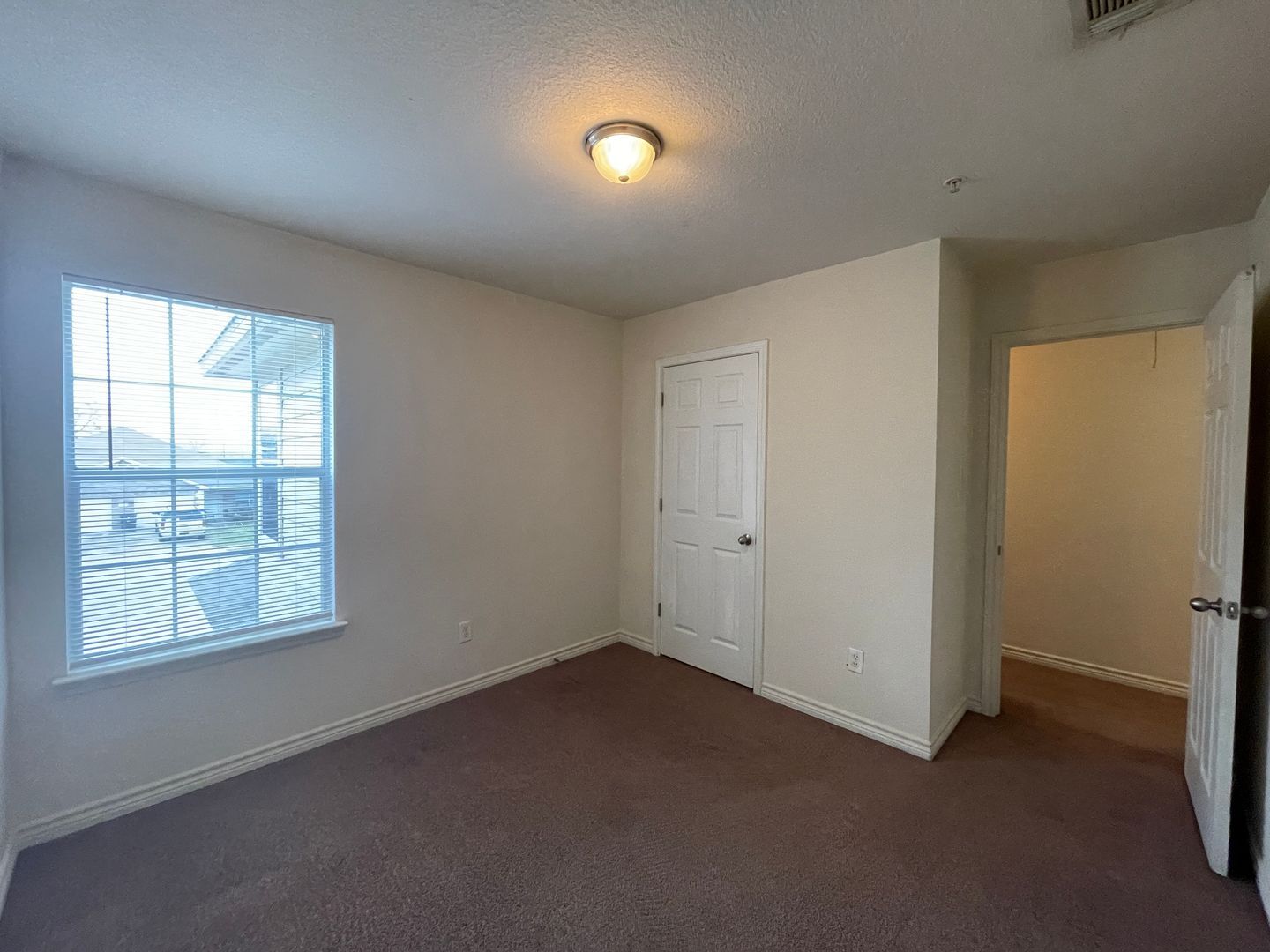 Building Photo - 4006 Cambridge Dr