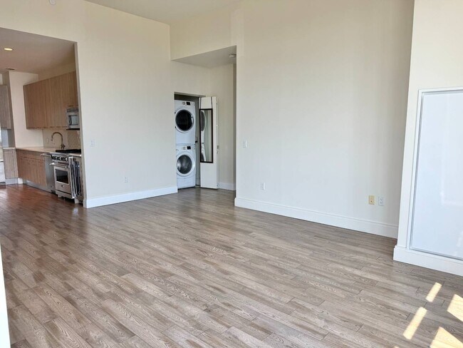 Building Photo - 1524 Sheepshead Bay Rd