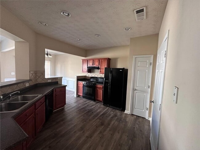 Building Photo - 827 Forsythia Way