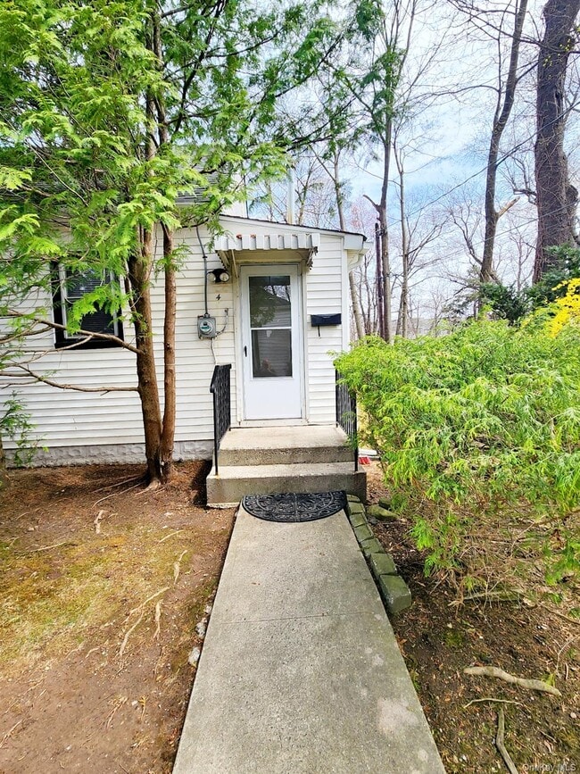 Building Photo - 148 N Pascack Rd